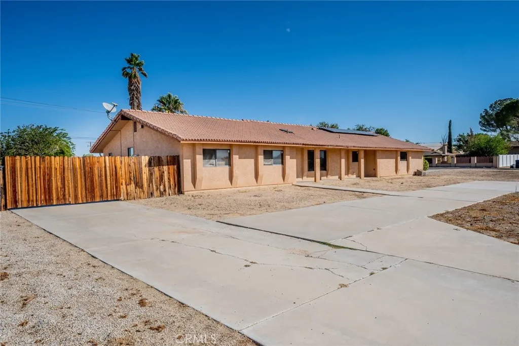 18080 Manitou Road, Apple Valley, California 92307 home-pic-7