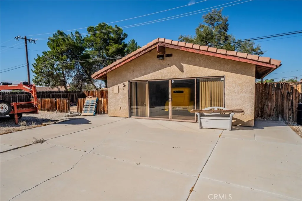18080 Manitou Road, Apple Valley, California 92307 home-pic-3