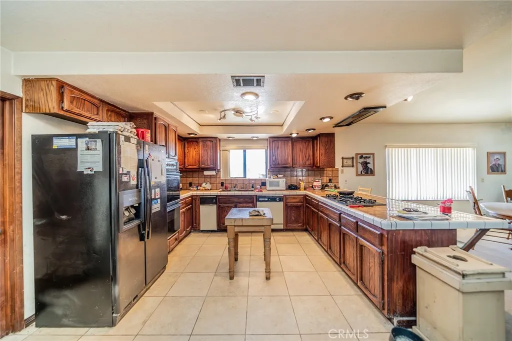 18080 Manitou Road, Apple Valley, California 92307 home-pic-2