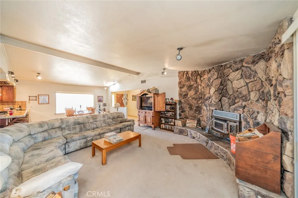 18080 Manitou Road, Apple Valley, California 92307 home-pic-13