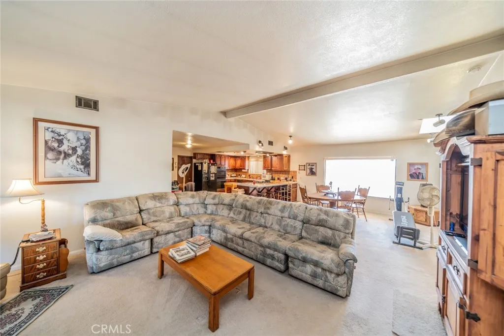 18080 Manitou Road, Apple Valley, California 92307 home-pic-12