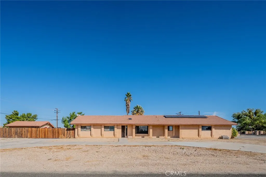 18080 Manitou Road, Apple Valley, California 92307 home-pic-4