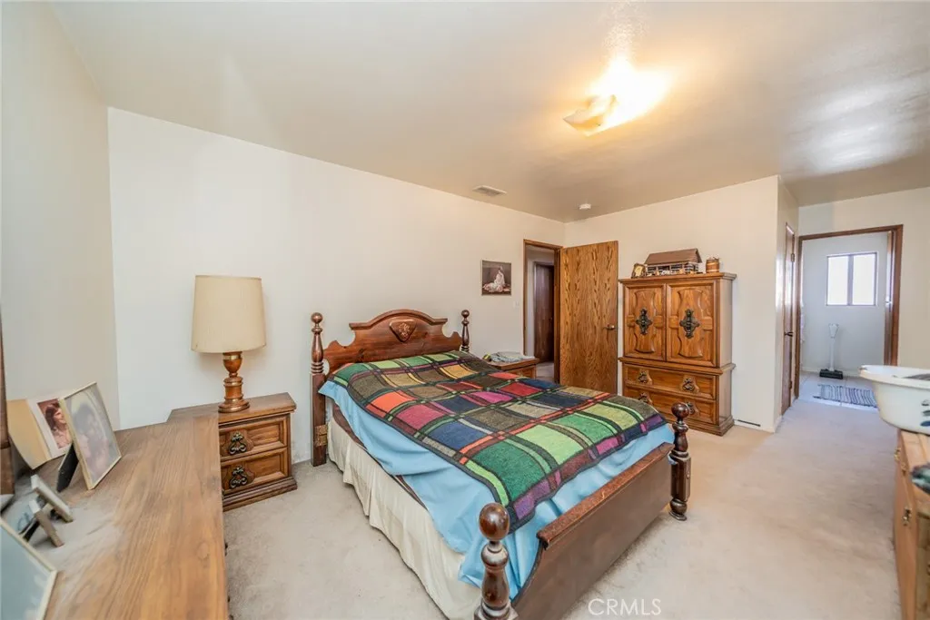 18080 Manitou Road, Apple Valley, California 92307 home-pic-18