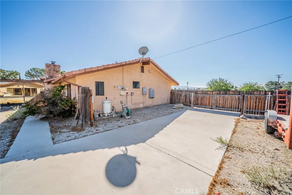 18080 Manitou Road, Apple Valley, California 92307 home-pic-31