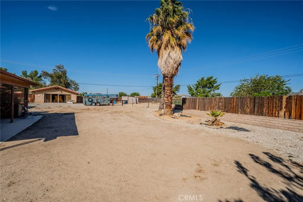 18080 Manitou Road, Apple Valley, California 92307 home-pic-36