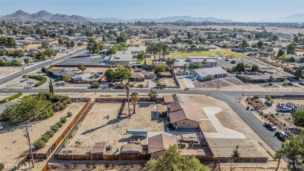 18080 Manitou Road, Apple Valley, California 92307 home-pic-40