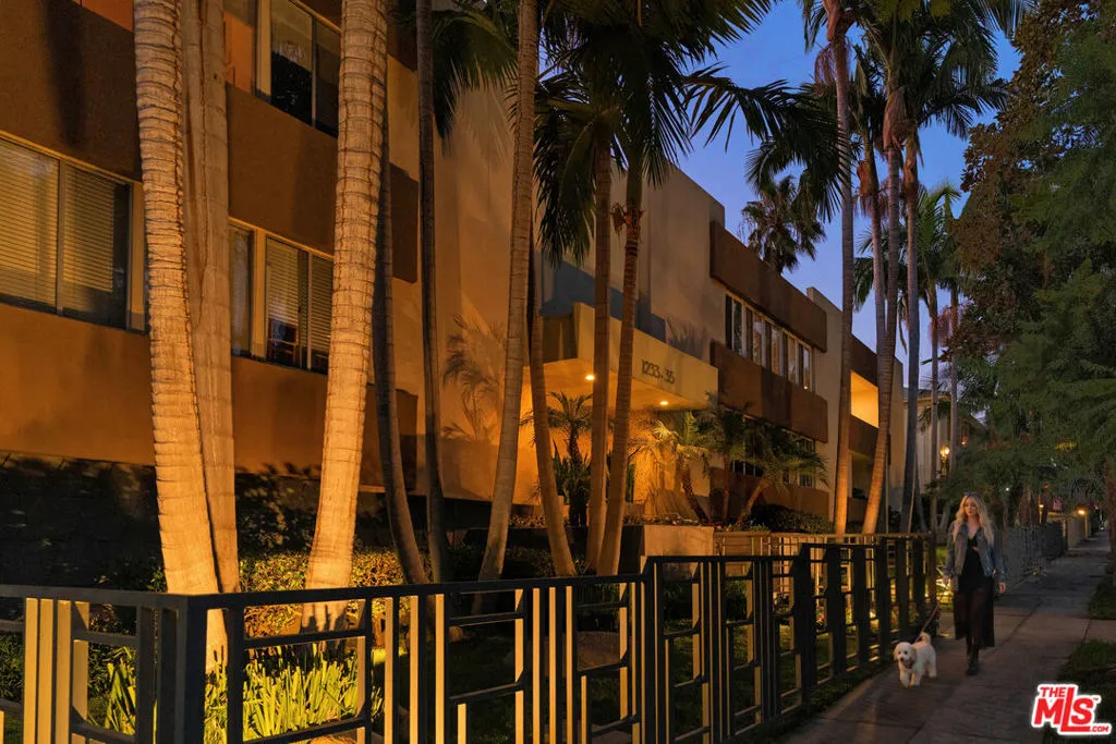1233 N Laurel Avenue 216, West Hollywood, California 90046 home-pic-33