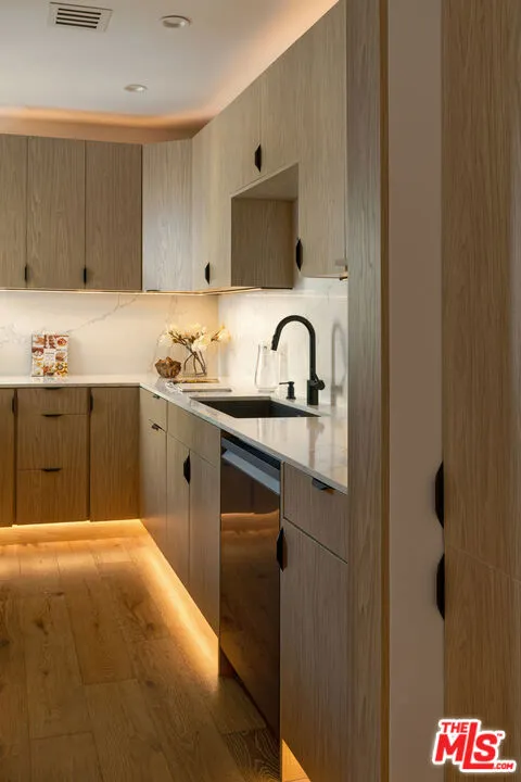 1233 N Laurel Avenue 216, West Hollywood, California 90046 home-pic-17