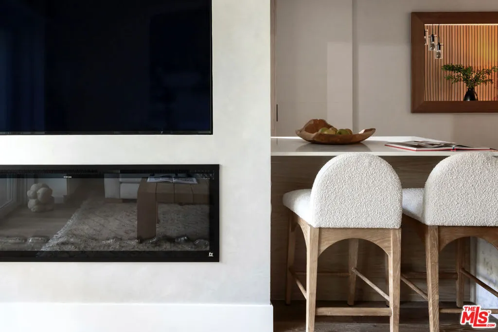 1233 N Laurel Avenue 216, West Hollywood, California 90046 home-pic-12