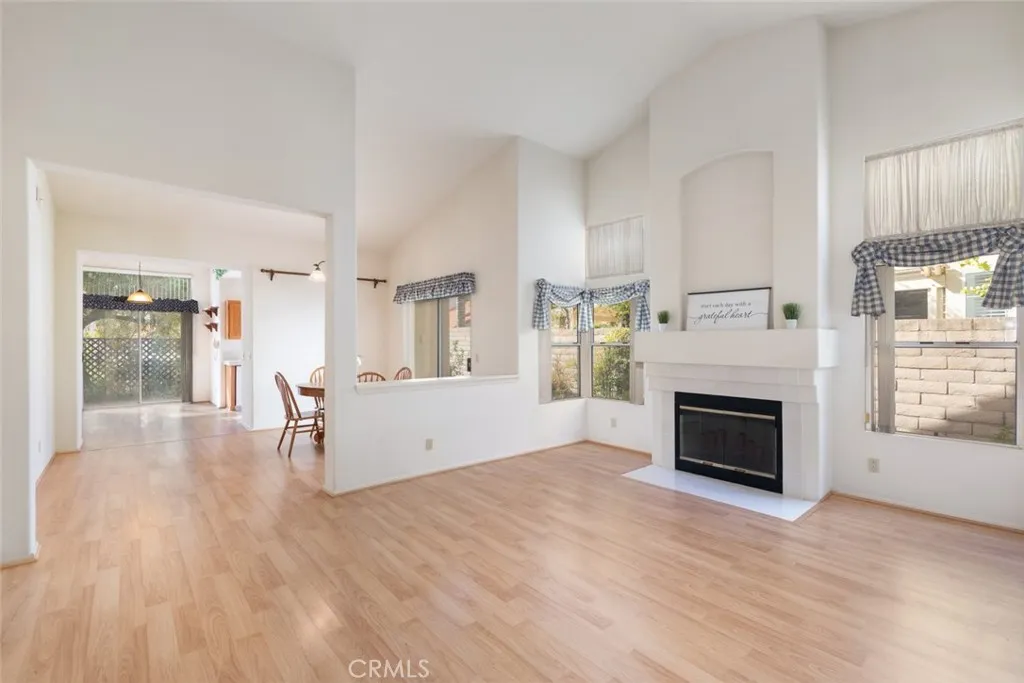 40493 Via Estrada, Murrieta, California 92562 home-pic-10