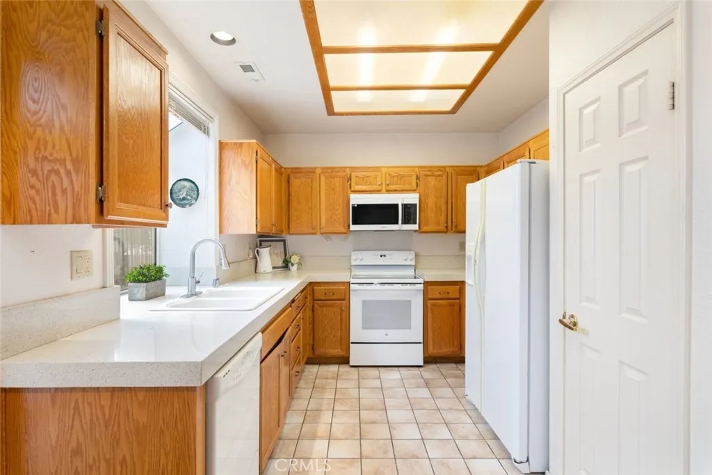 40493 Via Estrada, Murrieta, California 92562 home-pic-19