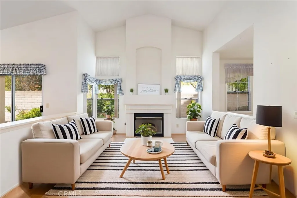 40493 Via Estrada, Murrieta, California 92562 home-pic-8