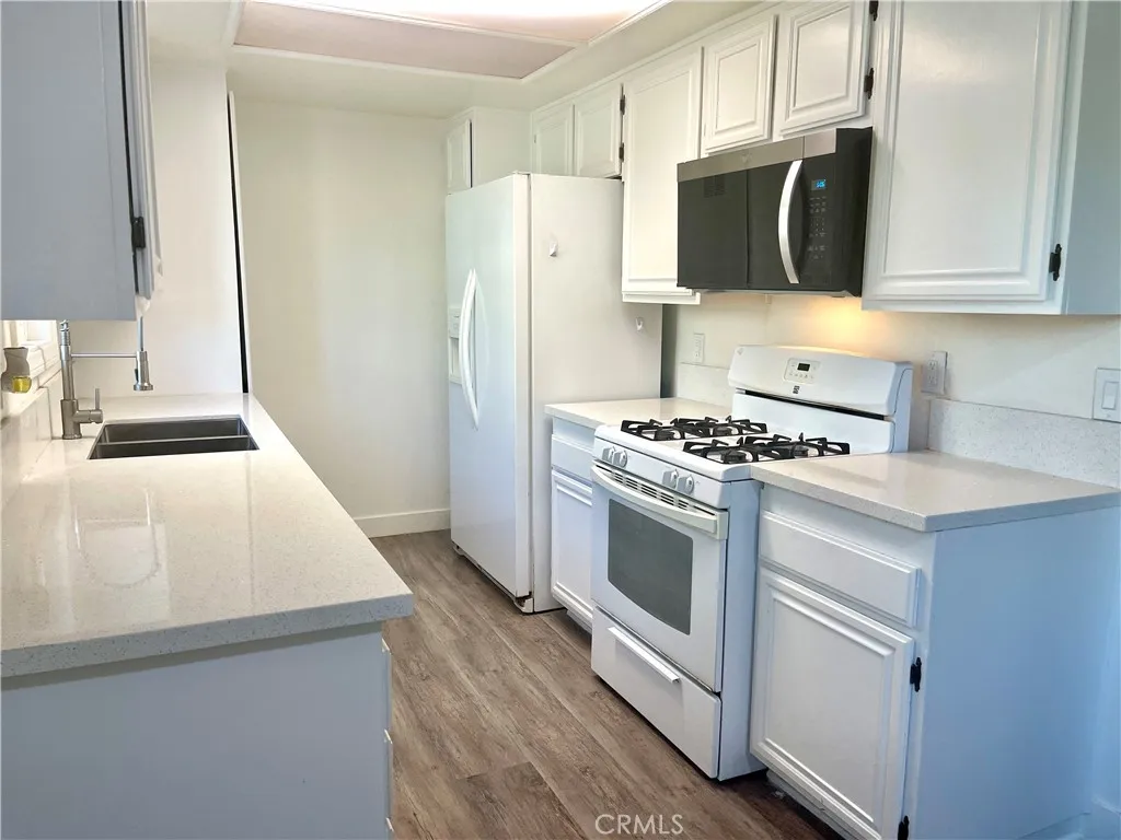14293 Foothill Boulevard 21, Sylmar, California 91342 home-pic-2