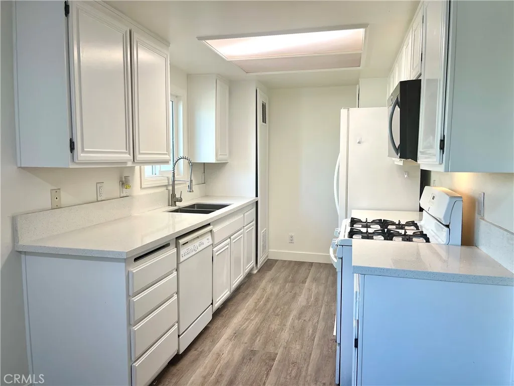 14293 Foothill Boulevard 21, Sylmar, California 91342 home-pic-1