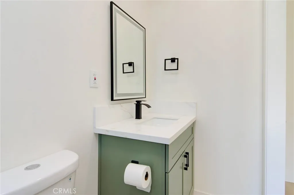 3881 3881 Manchester, Riverside, California 92503 home-pic-22