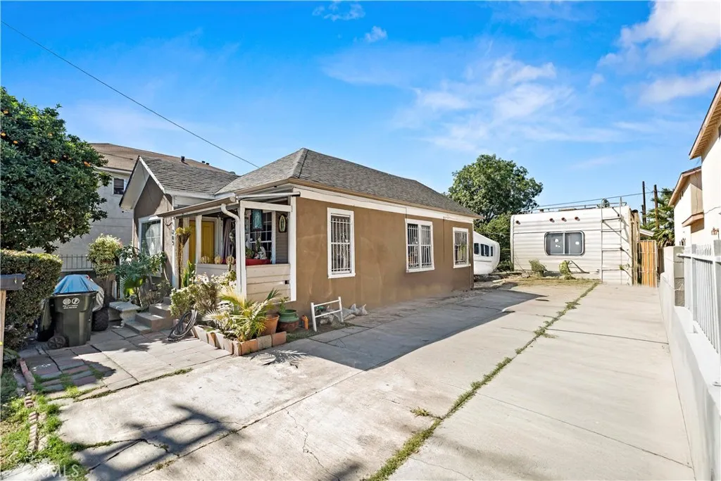 309 N Willowbrook Avenue, Compton, California 90220 home-pic-23