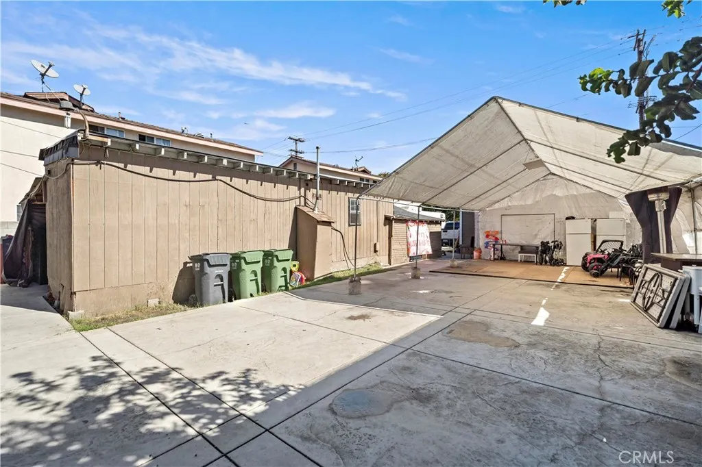 309 N Willowbrook Avenue, Compton, California 90220 home-pic-16
