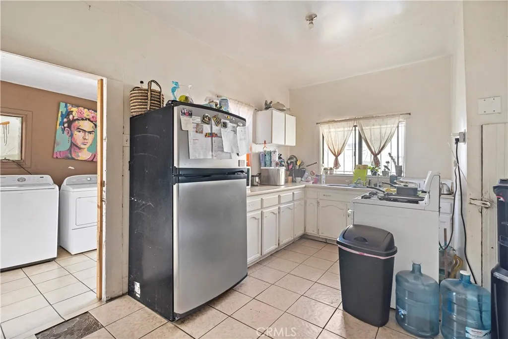 309 N Willowbrook Avenue, Compton, California 90220 home-pic-10
