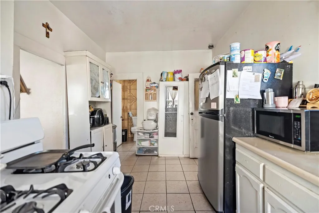 309 N Willowbrook Avenue, Compton, California 90220 home-pic-12