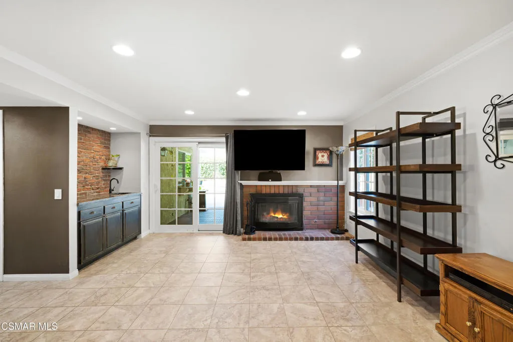 3581 Rachael Avenue, Simi Valley, California 93063 home-pic-12