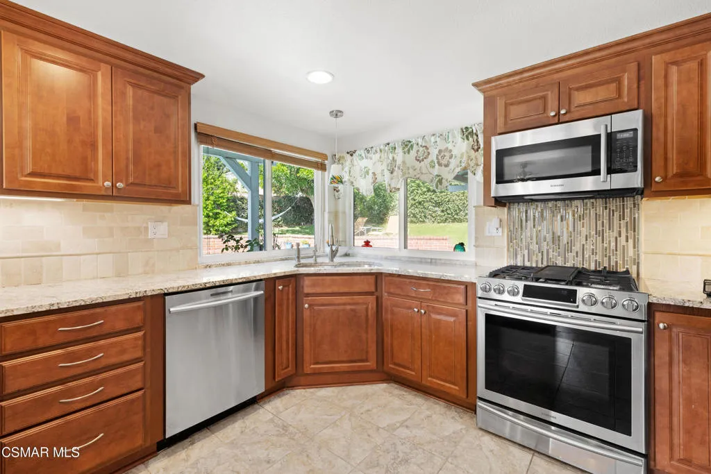 3581 Rachael Avenue, Simi Valley, California 93063 home-pic-10