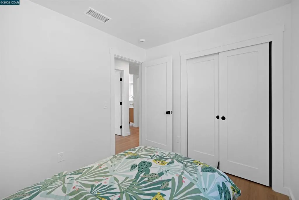 10060 Bernhardt Dr, Oakland, California 94603 home-pic-24