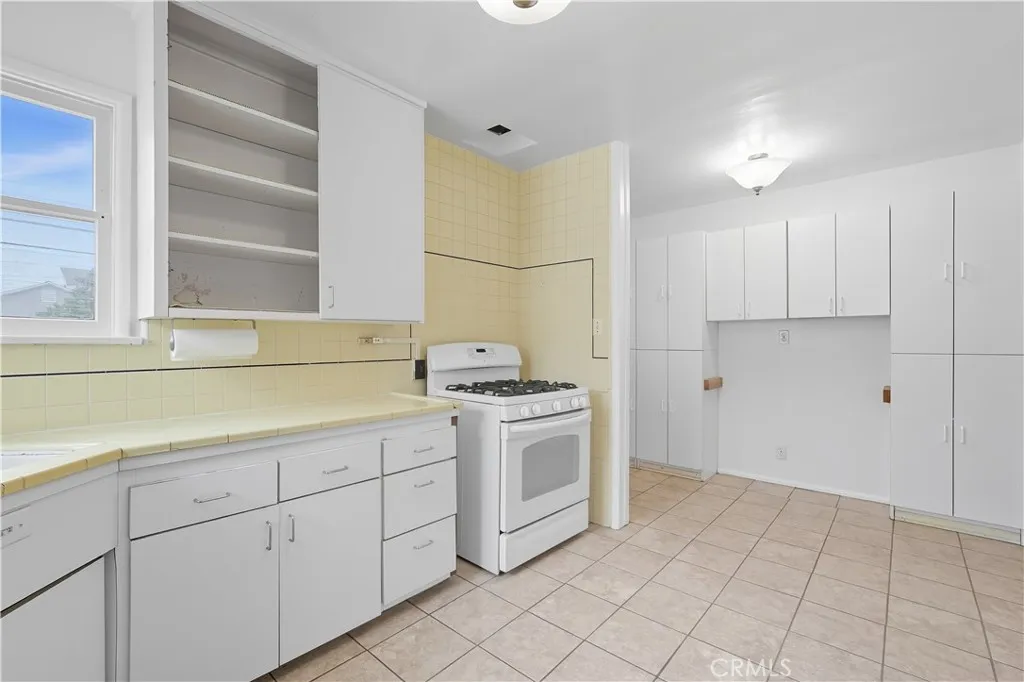 5468 W 120th Street, Hawthorne, California 90250 home-pic-7
