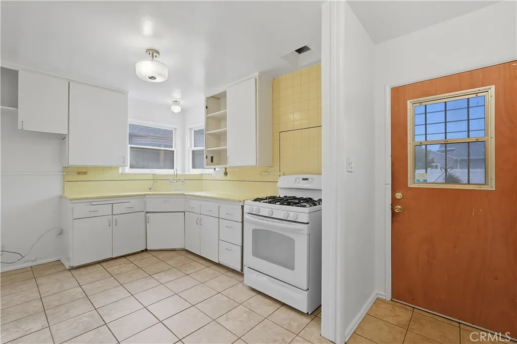 5468 W 120th Street, Hawthorne, California 90250 home-pic-5
