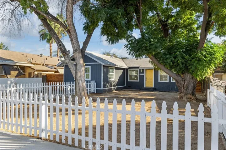 1209 Woodrow Avenue, Bakersfield, California 93308