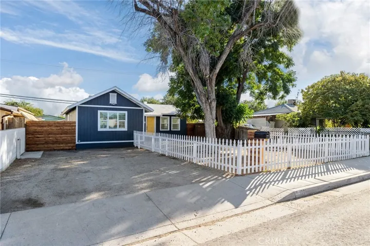 1209 Woodrow Avenue, Bakersfield, California 93308