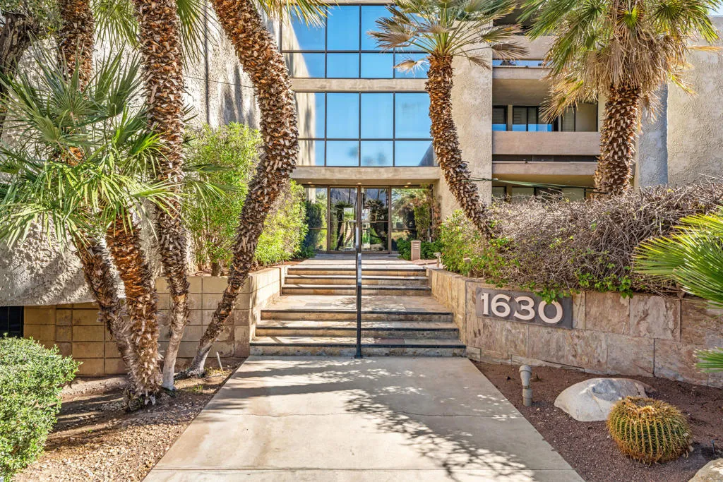 1630 S La Reina Way 3c, Palm Springs, California 92264 home-pic-4
