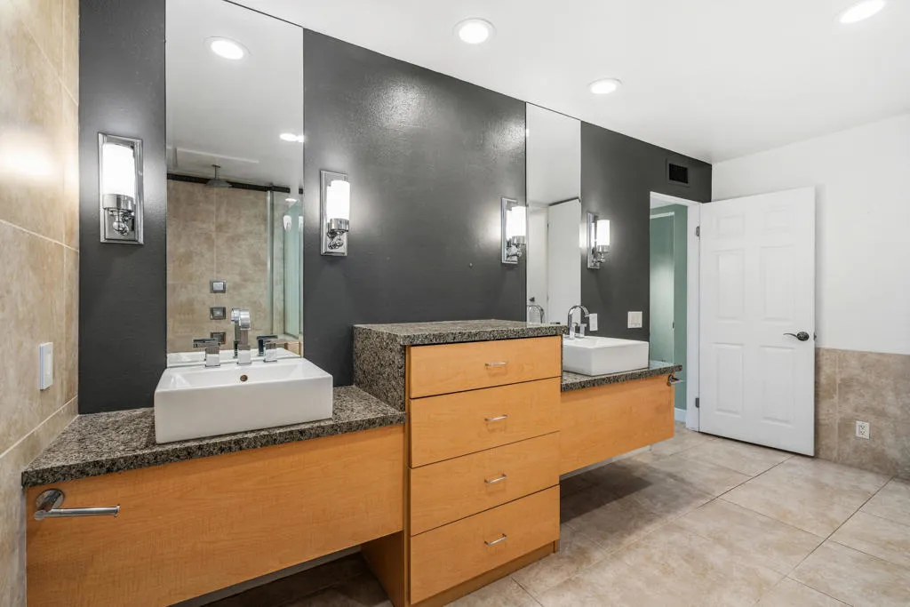 1630 S La Reina Way 3c, Palm Springs, California 92264 home-pic-27