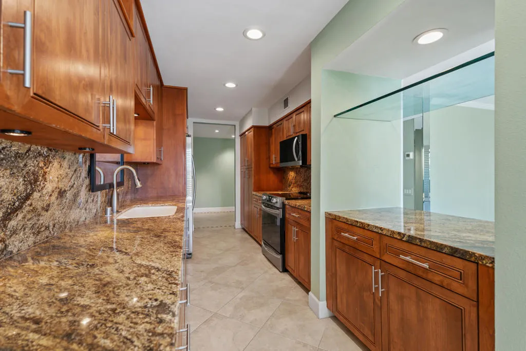 1630 S La Reina Way 3c, Palm Springs, California 92264 home-pic-14