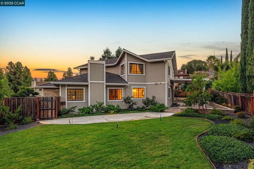 1075 Irwin Court, Concord, California 94518 home-pic-36