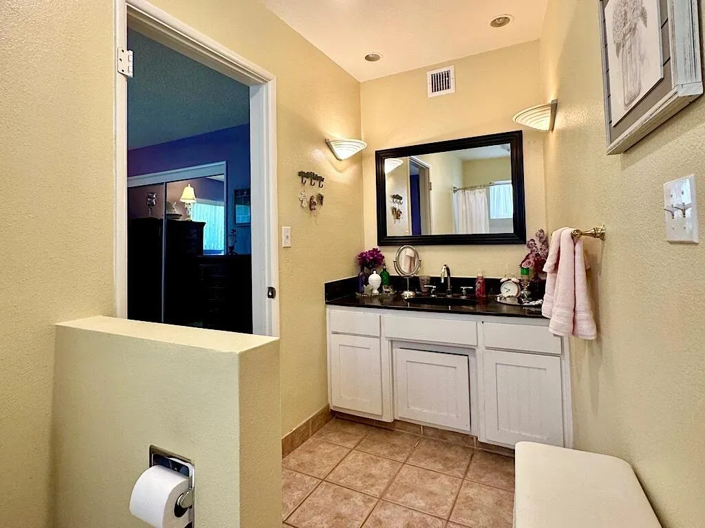 9724 Valencia Drive, Desert Hot Springs, California 92240 home-pic-18