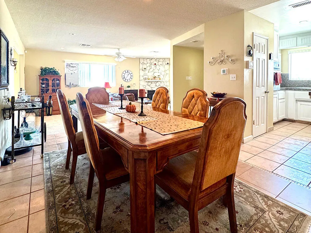 9724 Valencia Drive, Desert Hot Springs, California 92240 home-pic-8