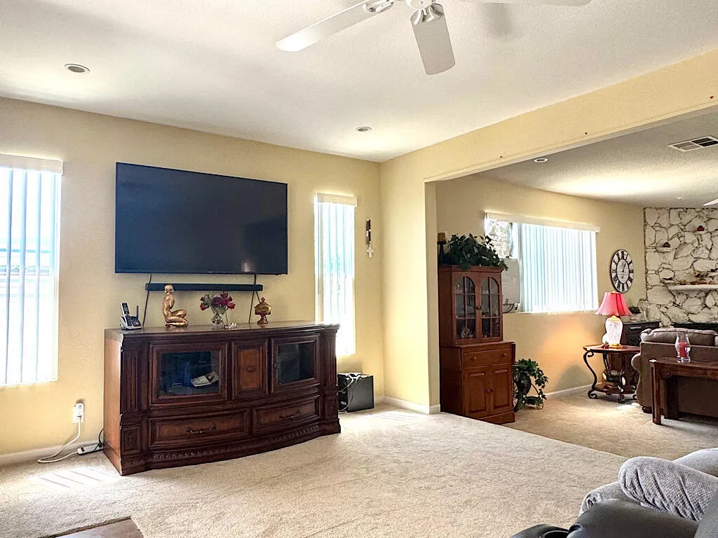 9724 Valencia Drive, Desert Hot Springs, California 92240 home-pic-5