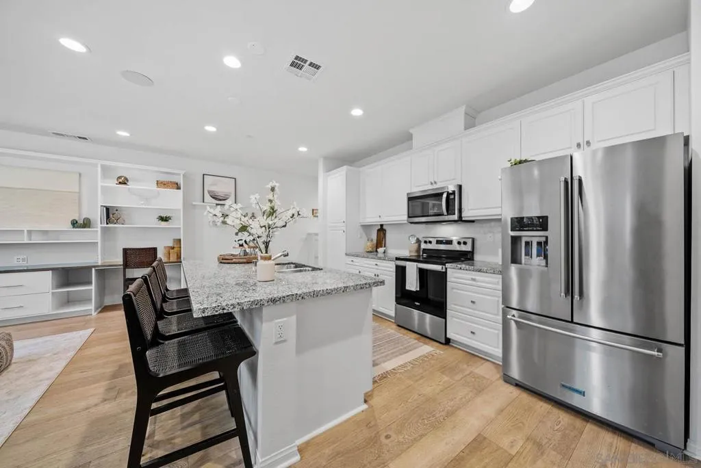 3135 Linwood St, Vista, California 92081 home-pic-4