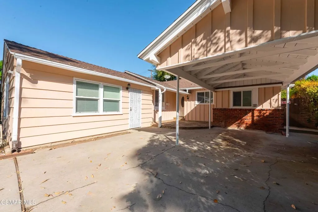 22125 Costanso Street, Woodland Hills, California 91364 home-pic-3