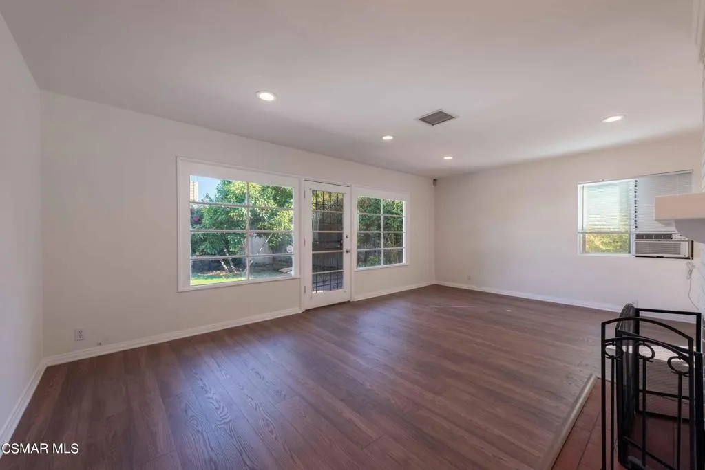 22125 Costanso Street, Woodland Hills, California 91364 home-pic-5