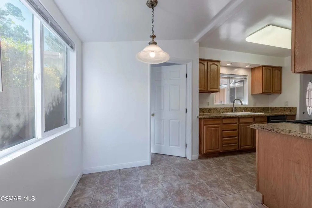 22125 Costanso Street, Woodland Hills, California 91364 home-pic-9