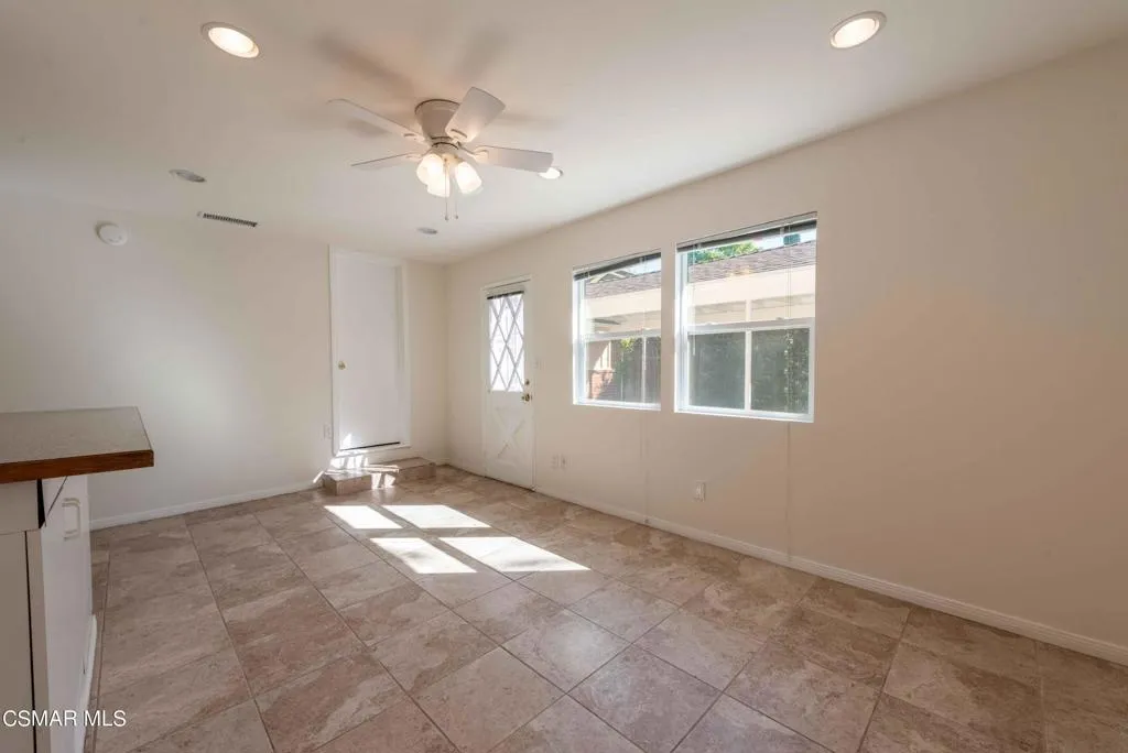 22125 Costanso Street, Woodland Hills, California 91364 home-pic-23