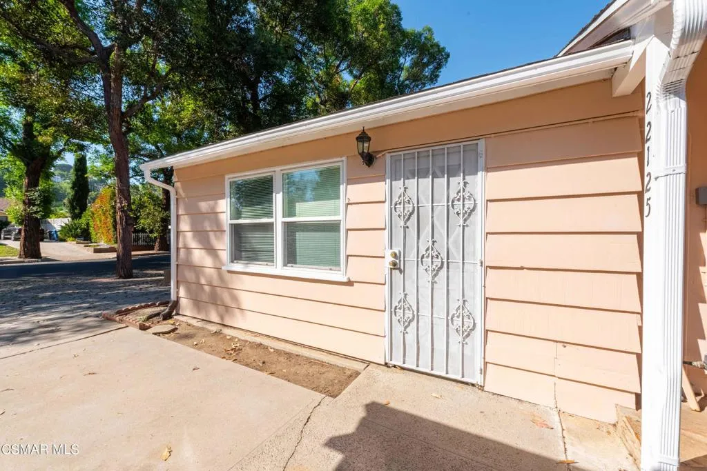 22125 Costanso Street, Woodland Hills, California 91364 home-pic-19