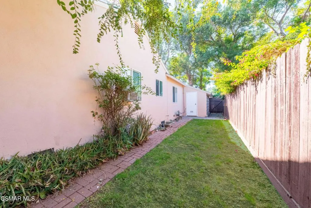 22125 Costanso Street, Woodland Hills, California 91364 home-pic-33