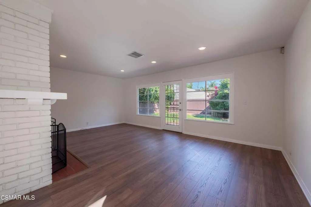 22125 Costanso Street, Woodland Hills, California 91364 home-pic-8