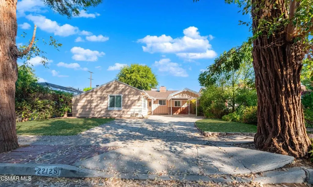 22125 Costanso Street, Woodland Hills, California 91364 home-pic-1