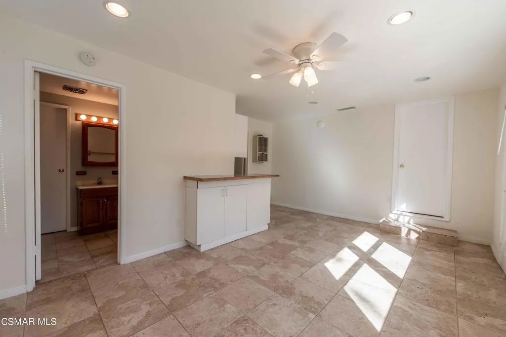 22125 Costanso Street, Woodland Hills, California 91364 home-pic-24