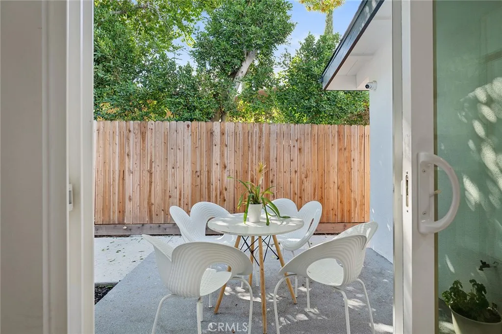 5700 El Canon Avenue, Woodland Hills, California 91367 home-pic-16