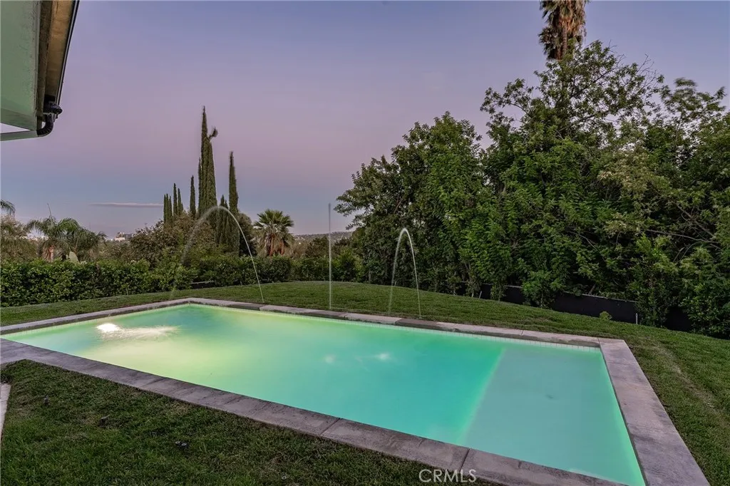 5700 El Canon Avenue, Woodland Hills, California 91367 home-pic-46