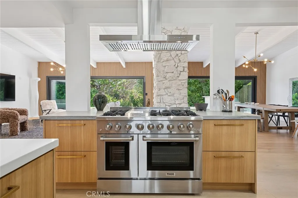5700 El Canon Avenue, Woodland Hills, California 91367 home-pic-18